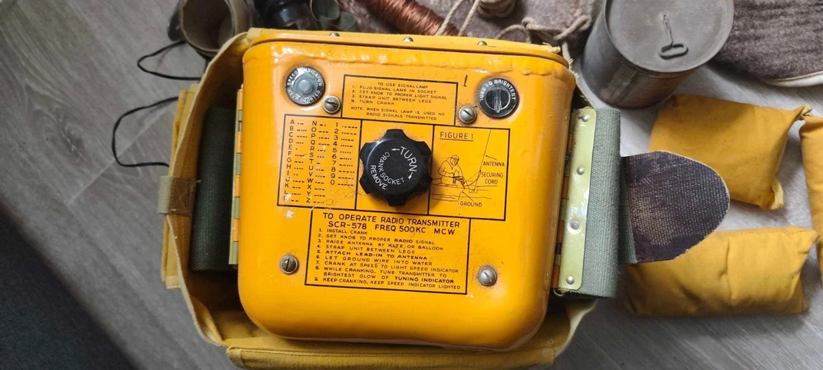 RADIO DE SURVIE "GIBSON GIRL" USAAF / US – WW2 – DATÉE 1943 – COMPLÈTE