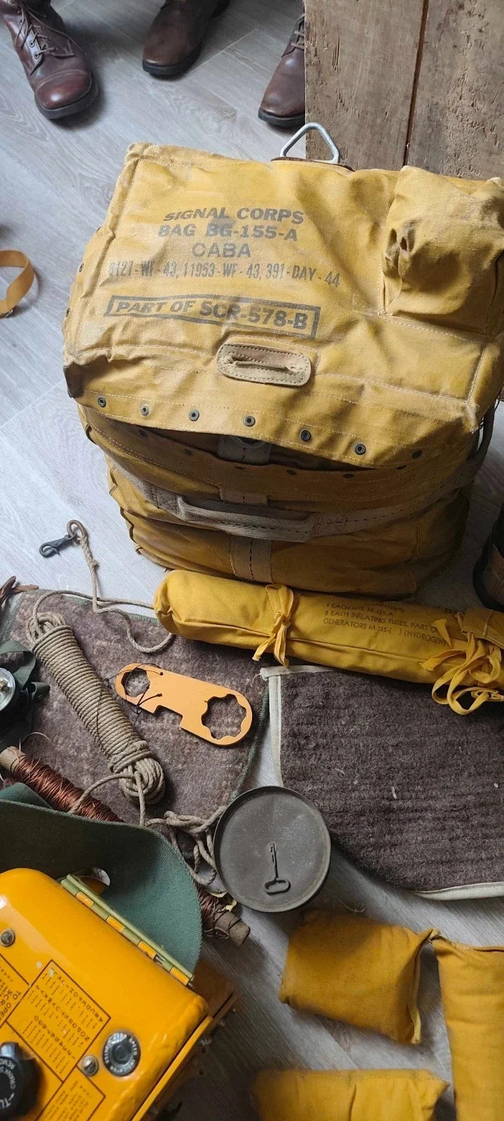 RADIO DE SURVIE "GIBSON GIRL" USAAF / US – WW2 – DATÉE 1943 – COMPLÈTE