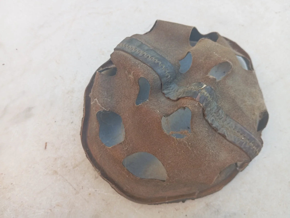 WW2 RORIGINAL CASQUE DE PARACHUTISTE ALLEMAND AYANT PRIS DEUX BALLES