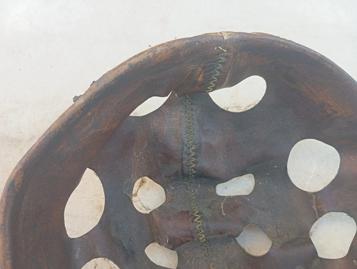 WW2 RORIGINAL CASQUE DE PARACHUTISTE ALLEMAND AYANT PRIS DEUX BALLES