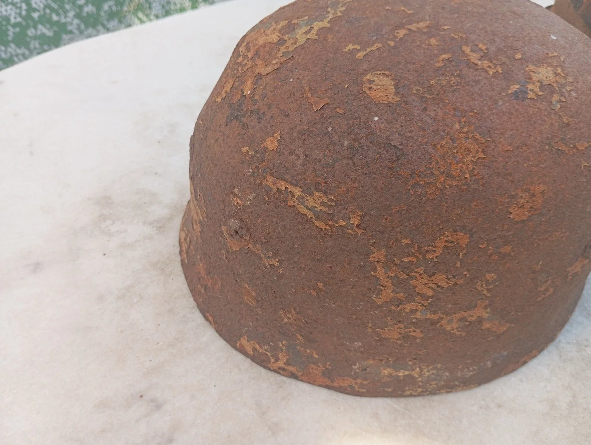 WW2 RORIGINAL CASQUE DE PARACHUTISTE ALLEMAND AYANT PRIS DEUX BALLES