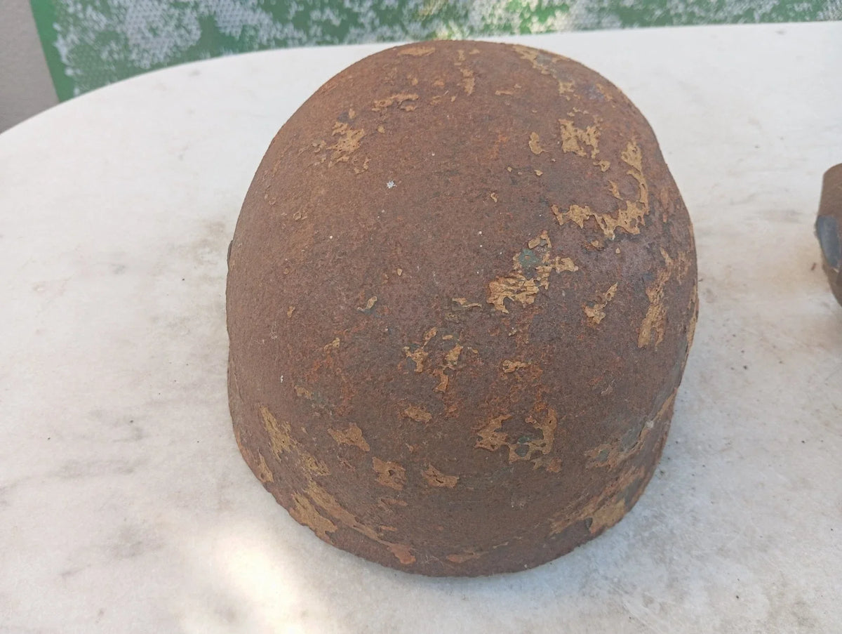 WW2 RORIGINAL CASQUE DE PARACHUTISTE ALLEMAND AYANT PRIS DEUX BALLES