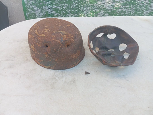 WW2 RORIGINAL CASQUE DE PARACHUTISTE ALLEMAND AYANT PRIS DEUX BALLES