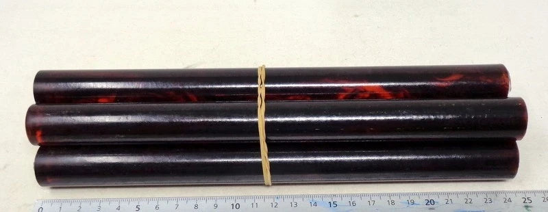 Lot de 4 batons anciens en bakelite - 503 grams