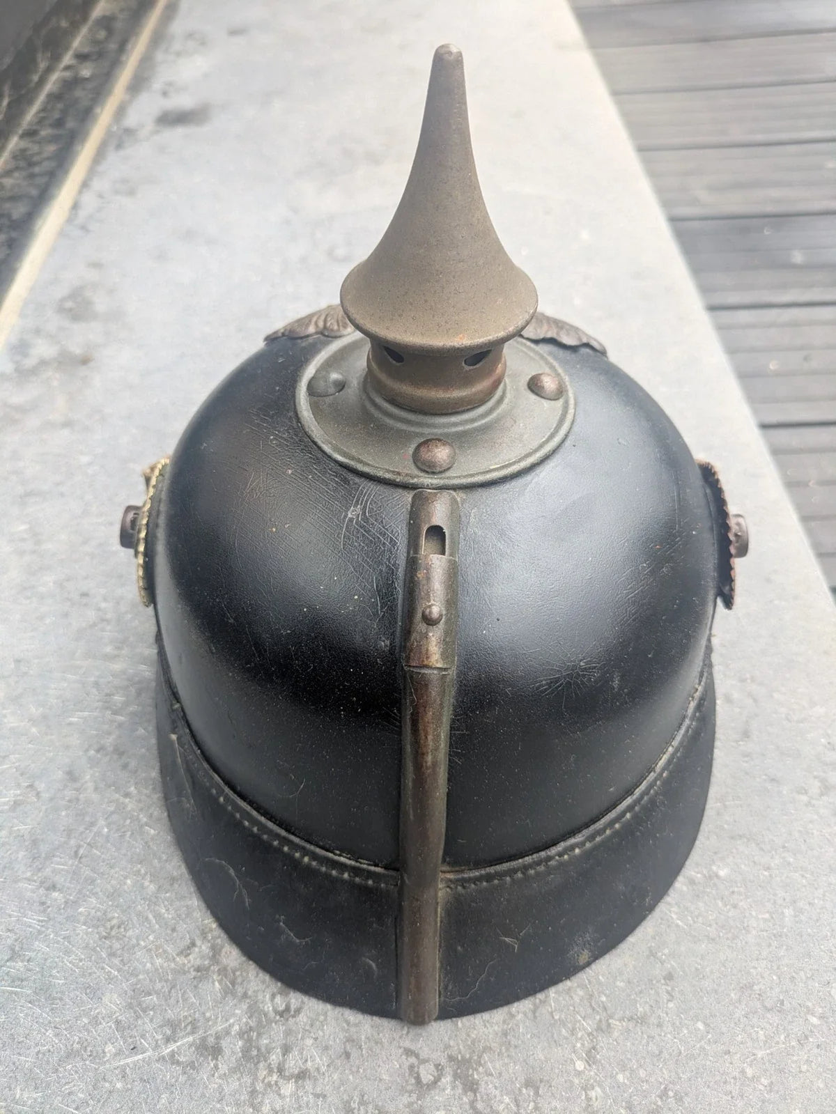 Authentique Casque à pointe Pickelhaube allemand 1914-1918 stahlhelm cocardes jugulaire ww1