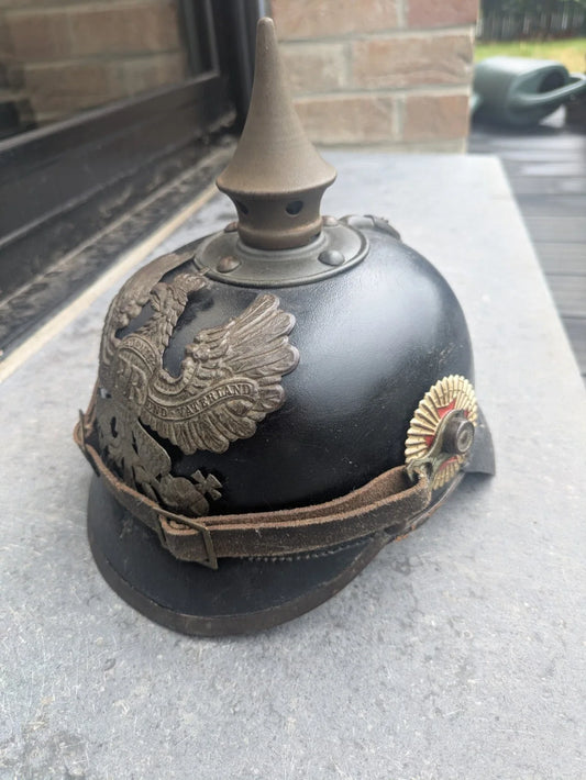 Authentique Casque à pointe Pickelhaube allemand 1914-1918 stahlhelm cocardes jugulaire ww1