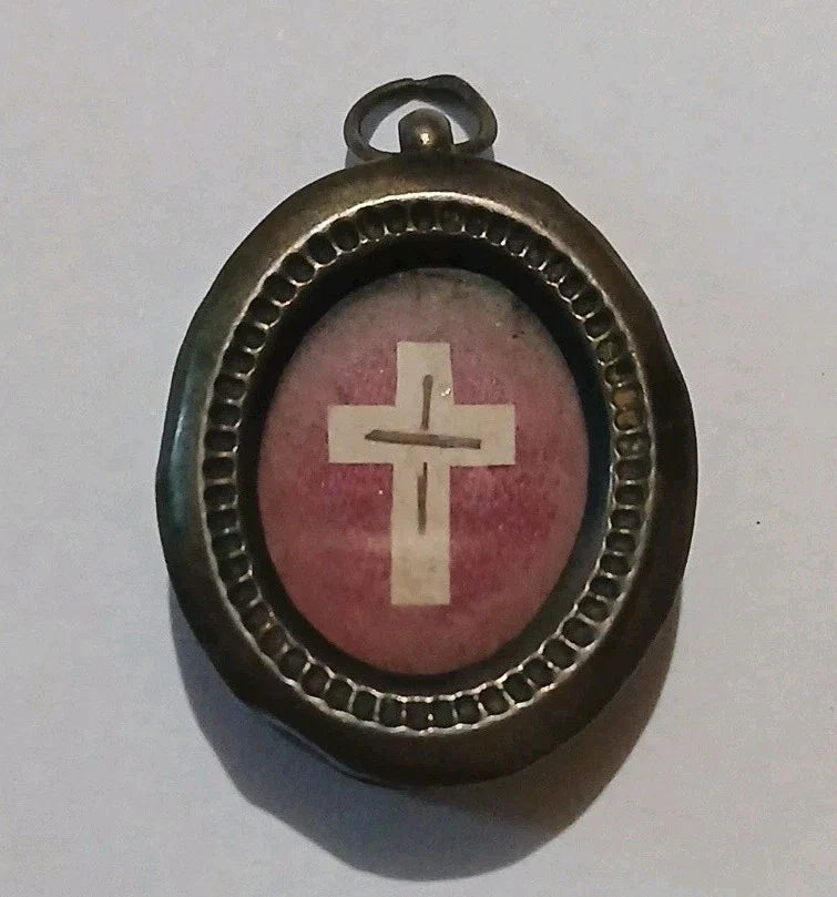 Ancien reliquaire Pendentif Argent Massif Poinçon Tête De Sanglier 19 ème Christ
