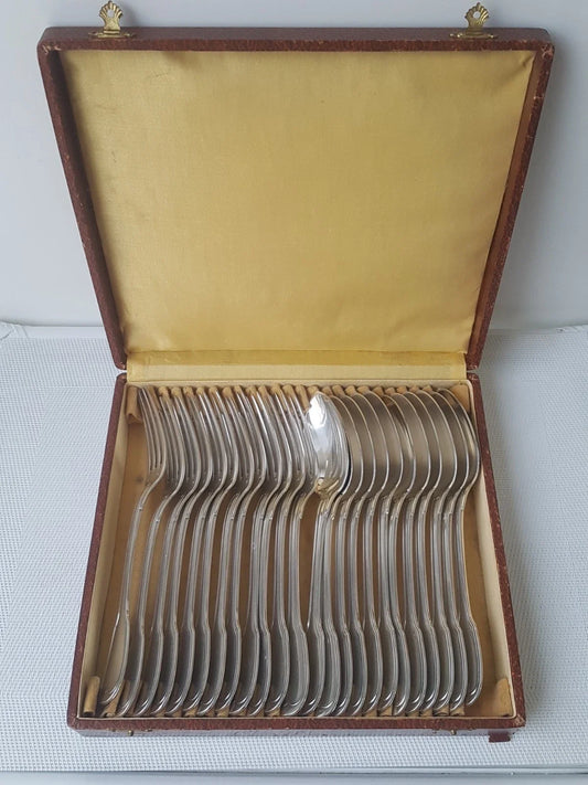 Ménagère 24 pièces en ARGENT. Couverts de table - Poinçons Minerve 1 + S.F.O