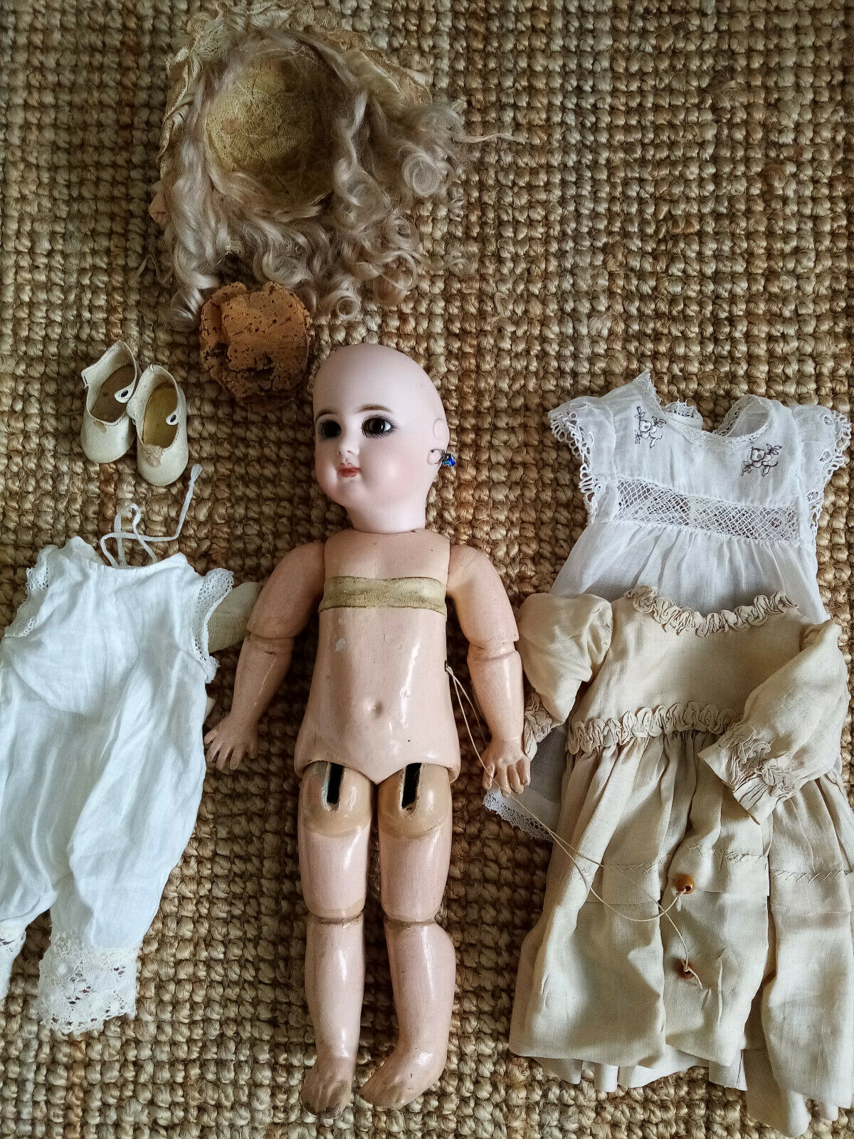 Ancienne poupée Jumeau bouche fermée