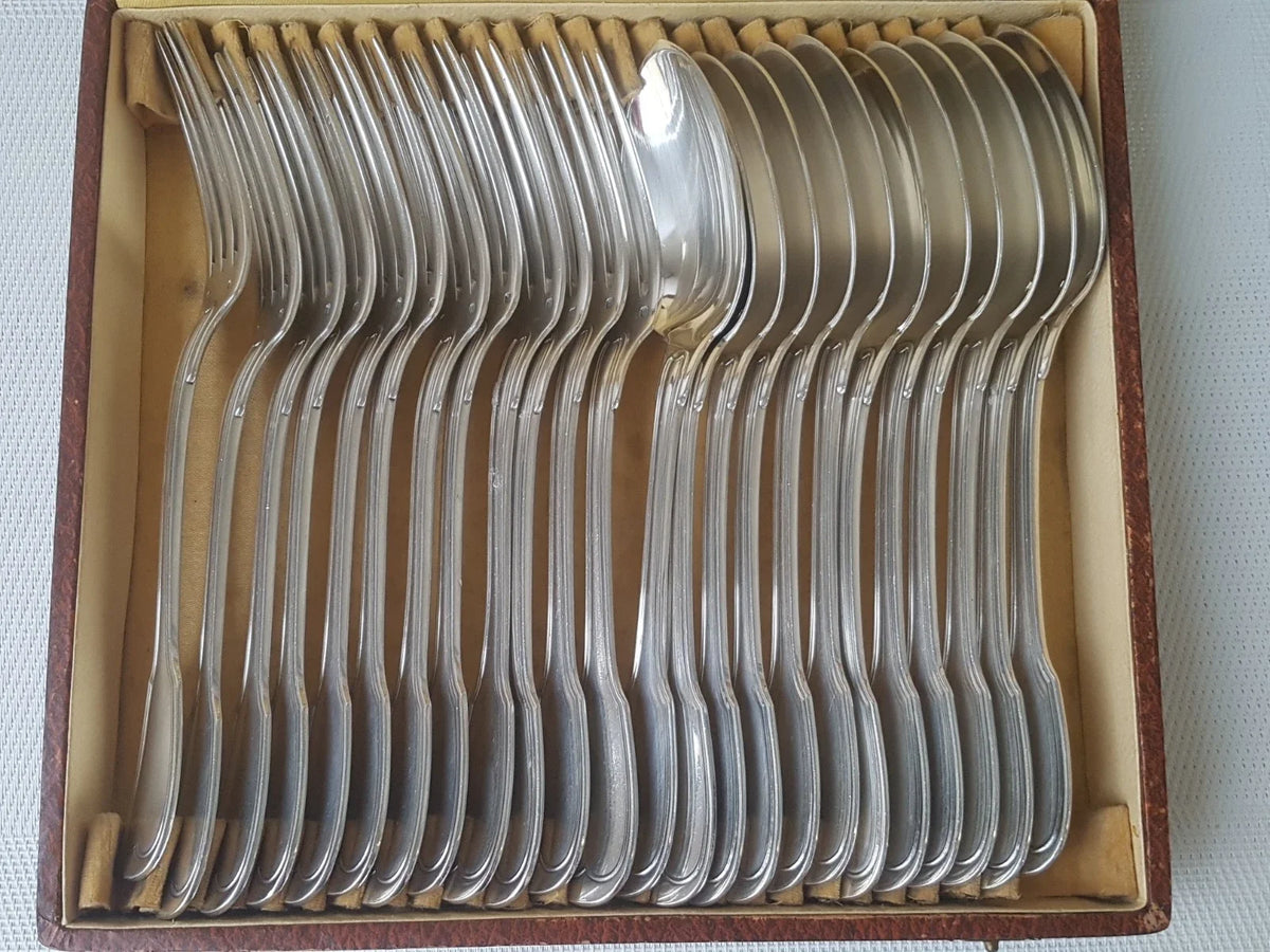 Ménagère 24 pièces en ARGENT. Couverts de table - Poinçons Minerve 1 + S.F.O