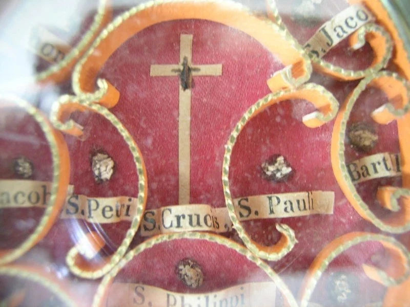 Ostensoir ancien contenant une relique de la Vraie Croix, Jésus et les douze apôtres