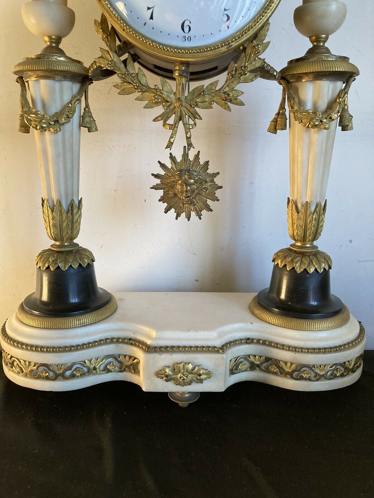 ANCIENNE PENDULE LOUIS XVI PORTIQUE PAR PIOLAINE A PARIS EPOQUE XVIII SIECLE