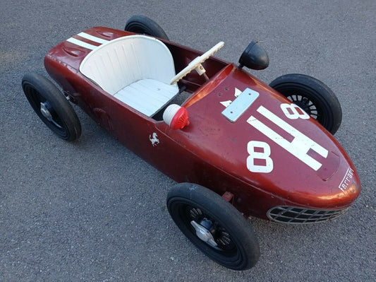 Ancienne voiture a pédales Ferrari sharknose Morellet guėrineau