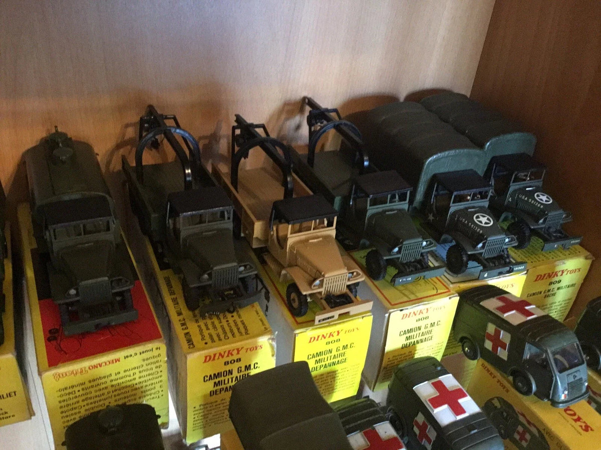 Superbe Collection Complète Militaire Neuve Avec Boîte Dinky Toys