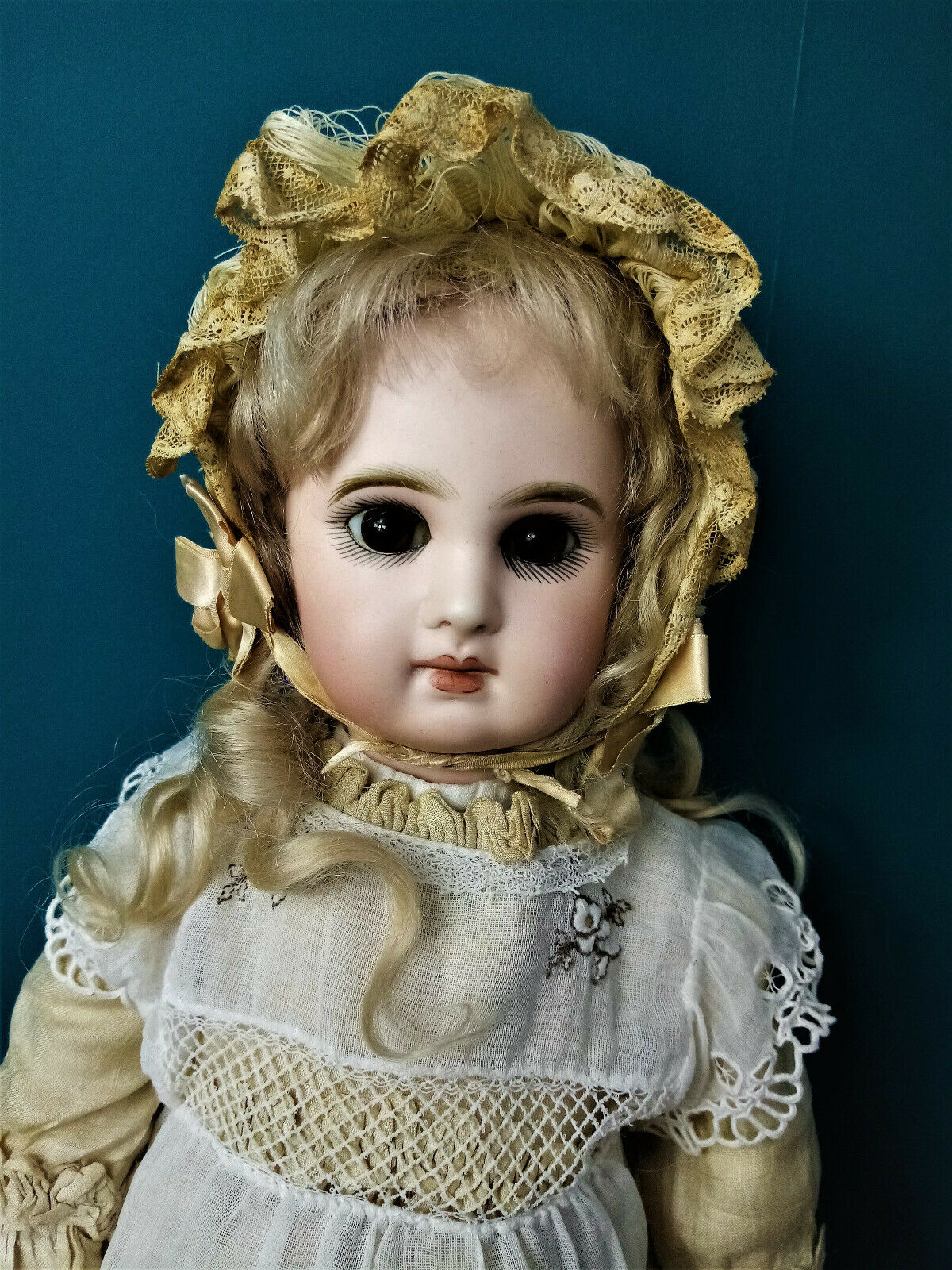 Ancienne poupée Jumeau bouche fermée