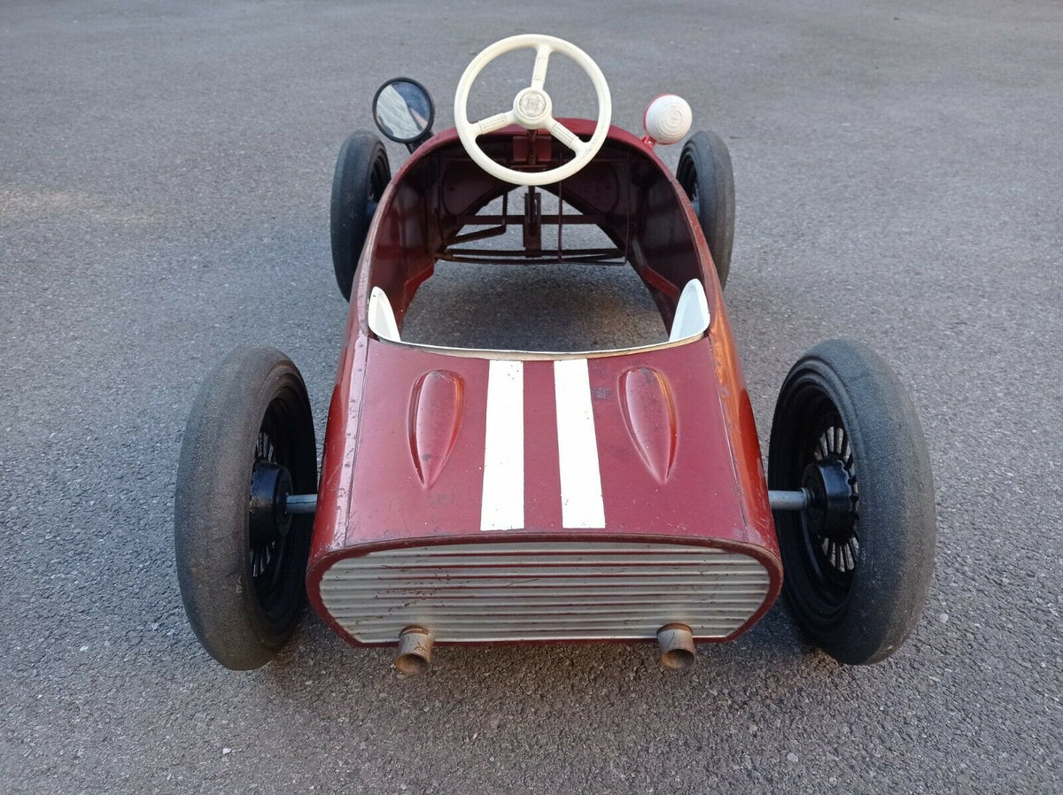 Ancienne voiture a pédales Ferrari sharknose Morellet guėrineau