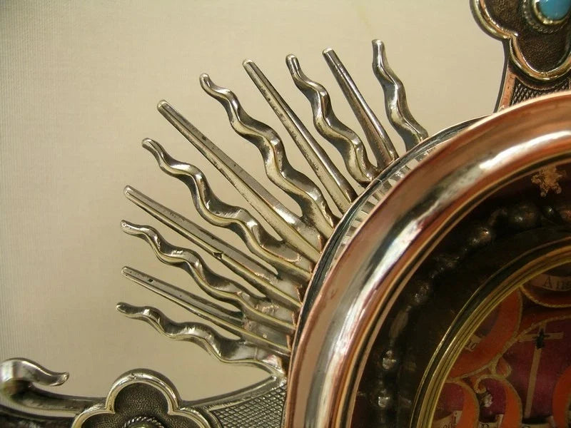 Ostensoir ancien contenant une relique de la Vraie Croix, Jésus et les douze apôtres