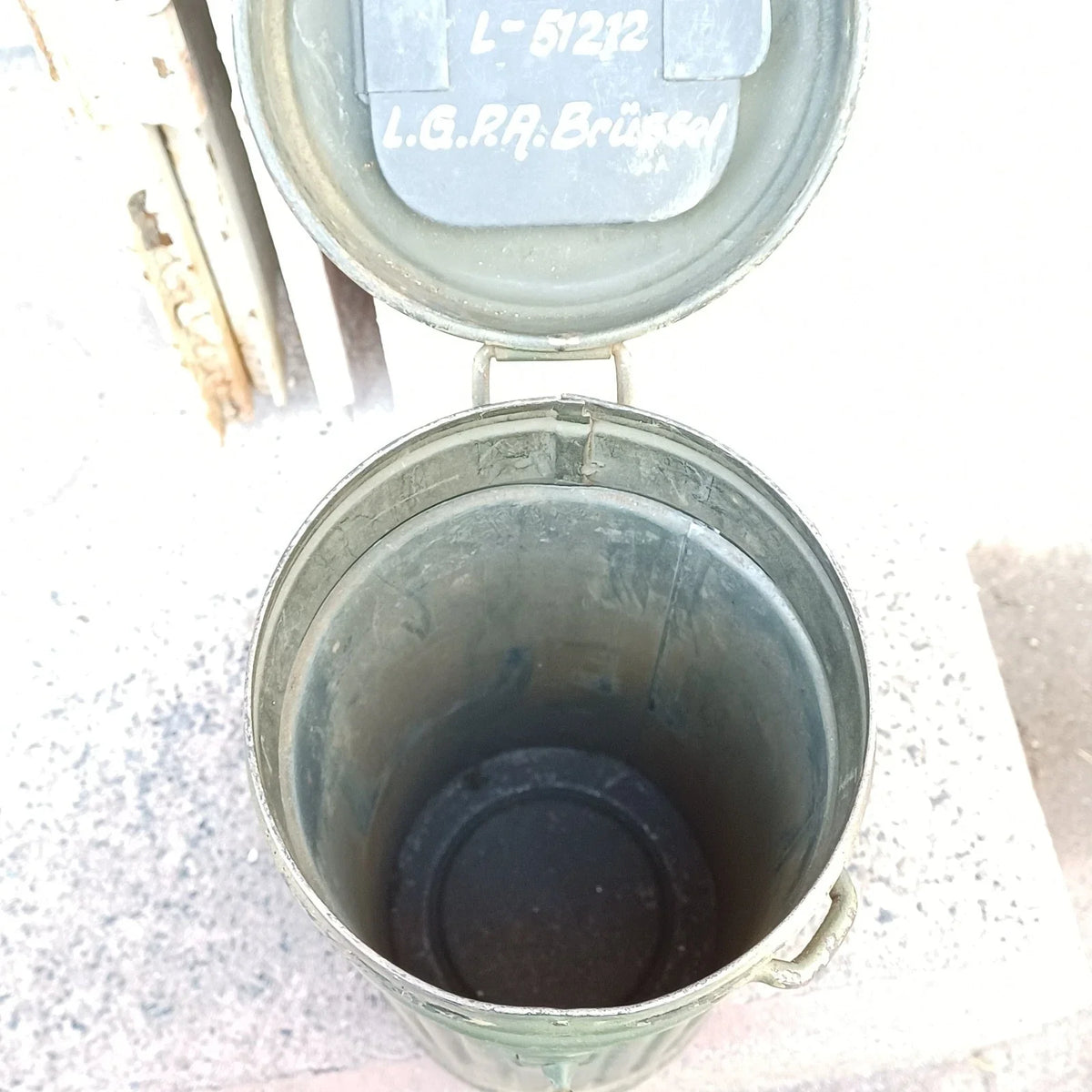 Boite masque gaz Allemand ancien camouflage numéro et attribuée ww2