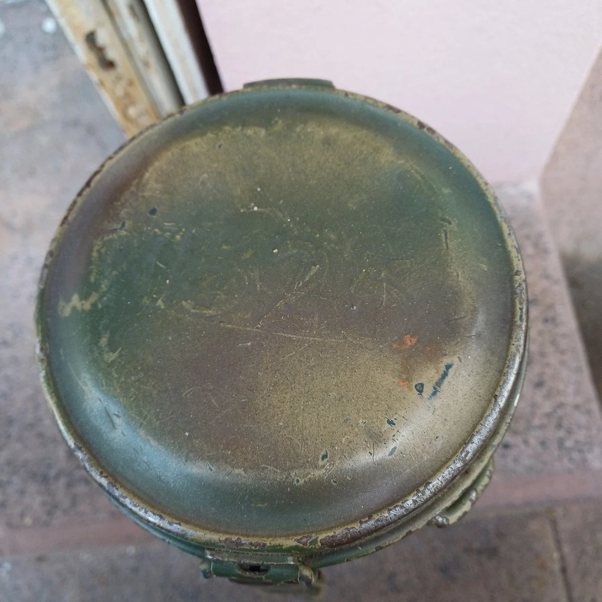 Boite masque gaz Allemand ancien camouflage numéro et attribuée ww2