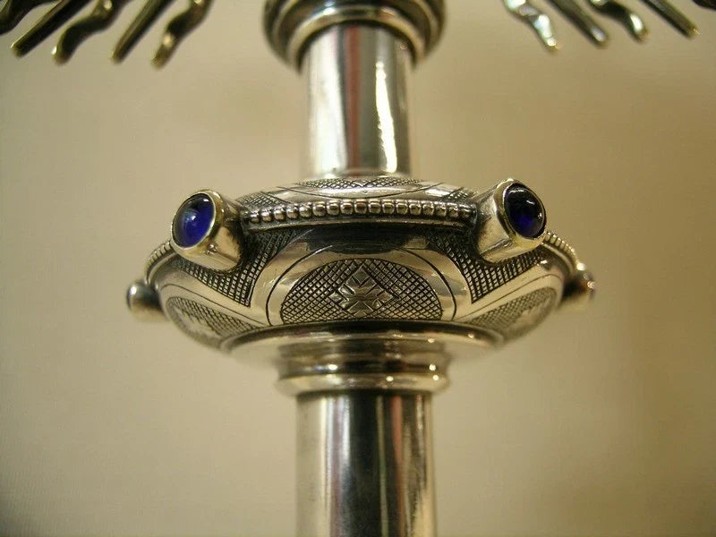 Ostensoir ancien contenant une relique de la Vraie Croix, Jésus et les douze apôtres