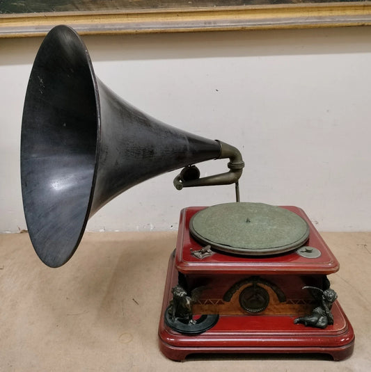 GRAMOPHONE ANCIEN HIS MASTER'S VOICE. BOIS ET LAITON. ESPAGNE. VERS 1910.