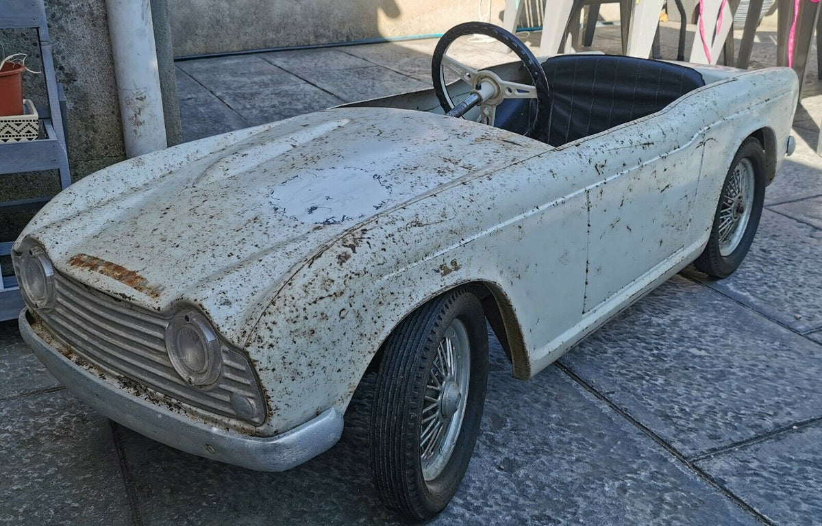 Triumph Tr4 A Devillaine Voiture A Pédales