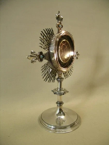 Ostensoir ancien contenant une relique de la Vraie Croix, Jésus et les douze apôtres
