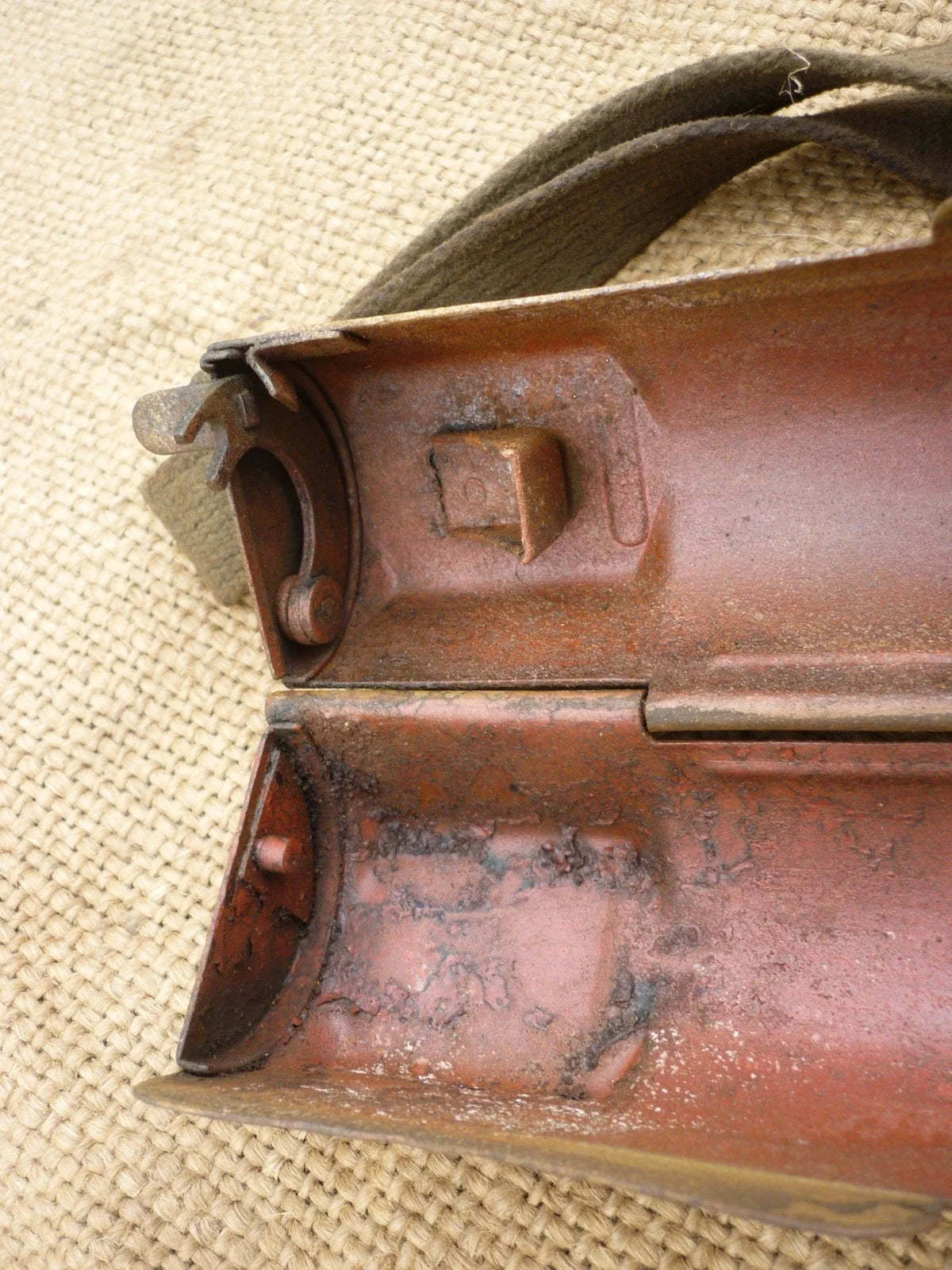 AUTHENTIQUE ALLEMAND WW2 PORTE CANON MG 42 de CASQUE