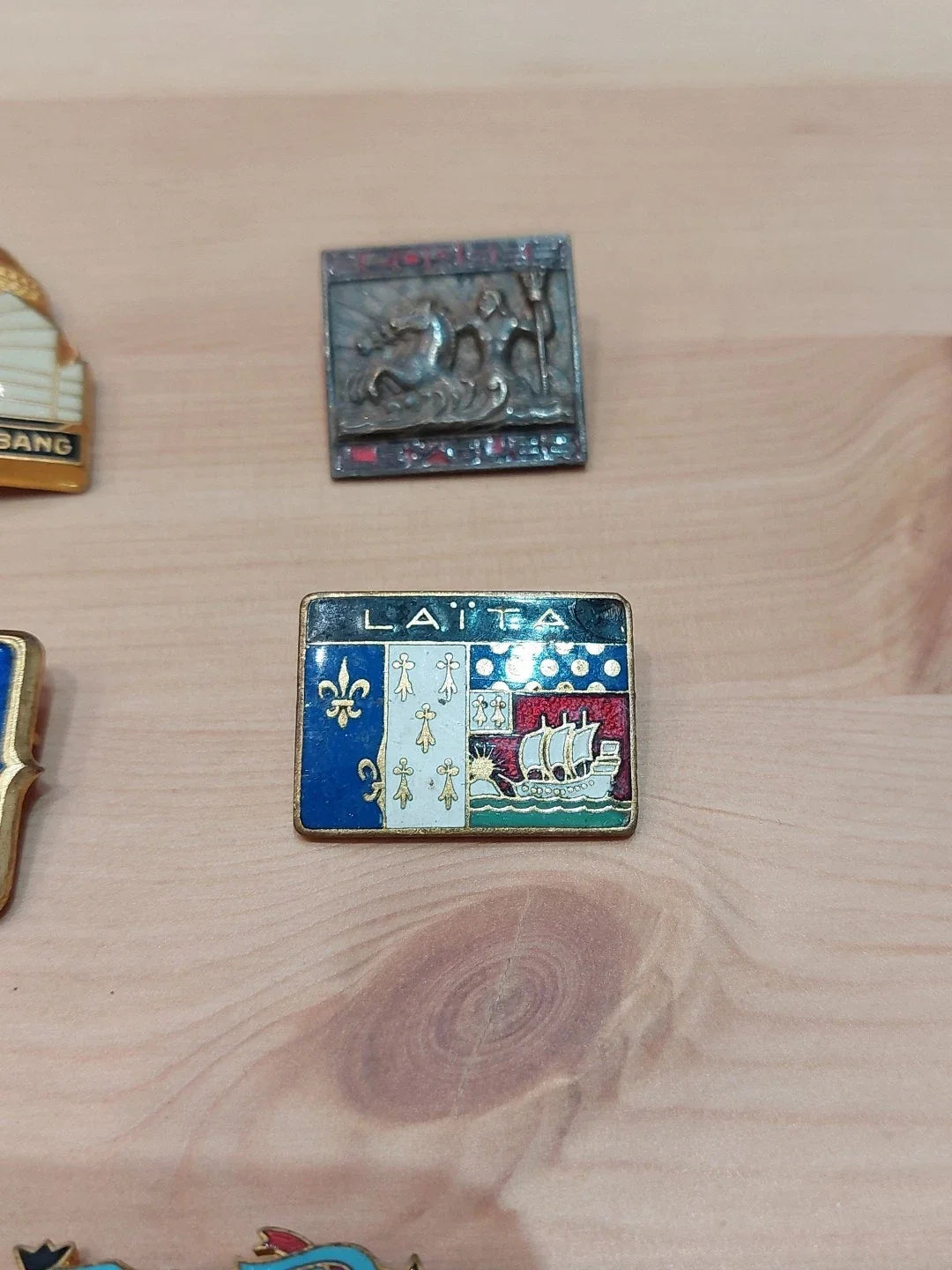 Lot D'anciennes insignes
