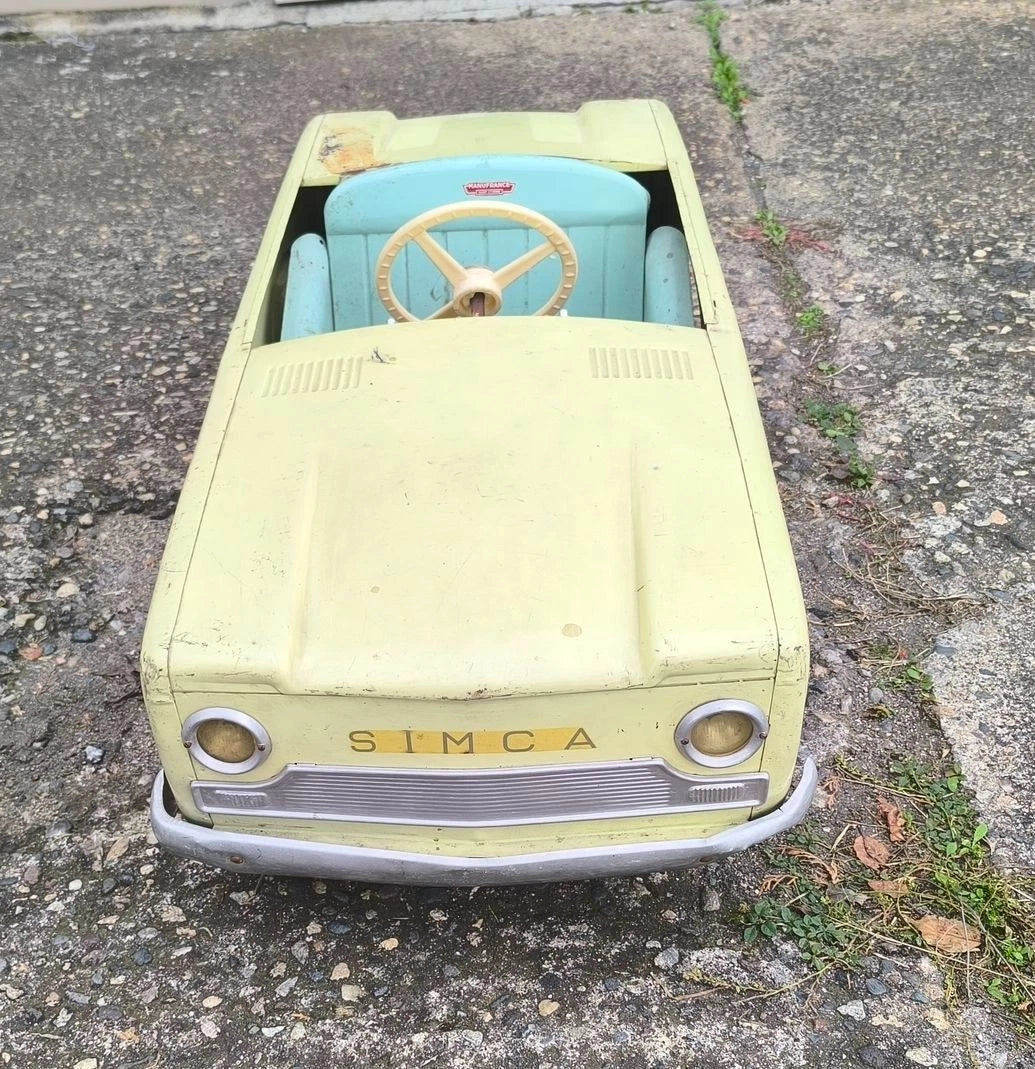 Voiture a pédales DEVILLAINE SIMCA 1000 en tres bel état d'origine manufrance