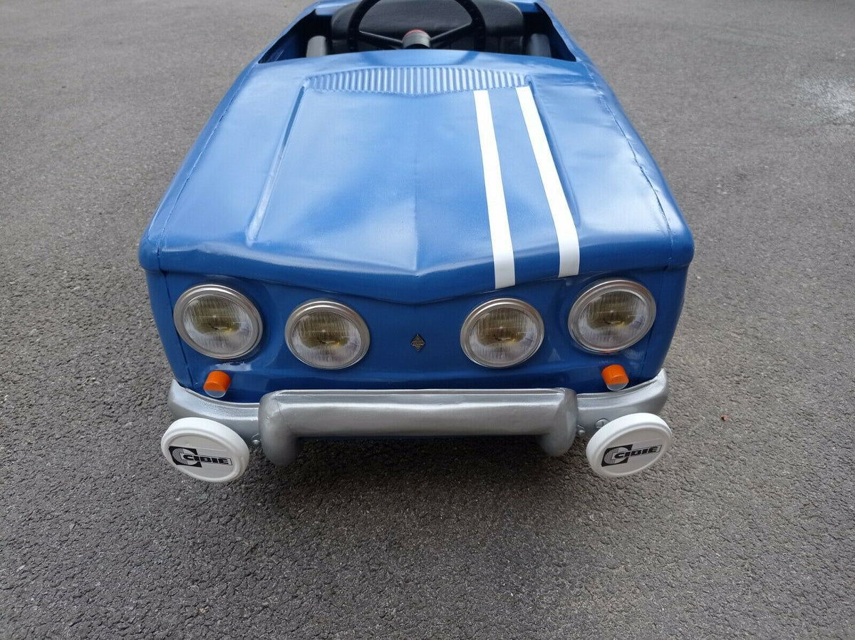 Ancienne voiture a pedales R8 Gordini Devillaine