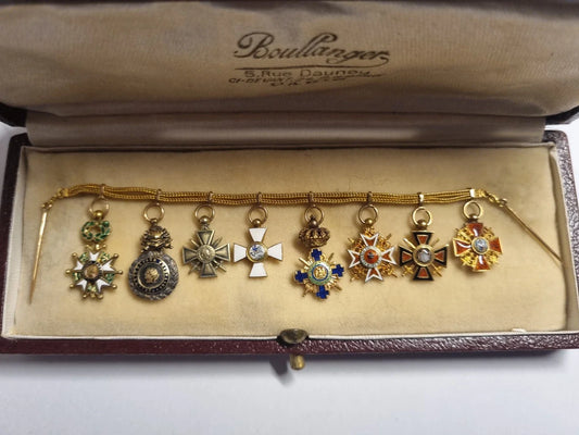 Rare groupe de 8 décos miniatures 14-18 Russie Roumanie France chaine tout or