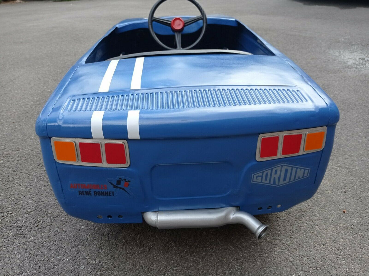 Ancienne voiture a pedales R8 Gordini Devillaine
