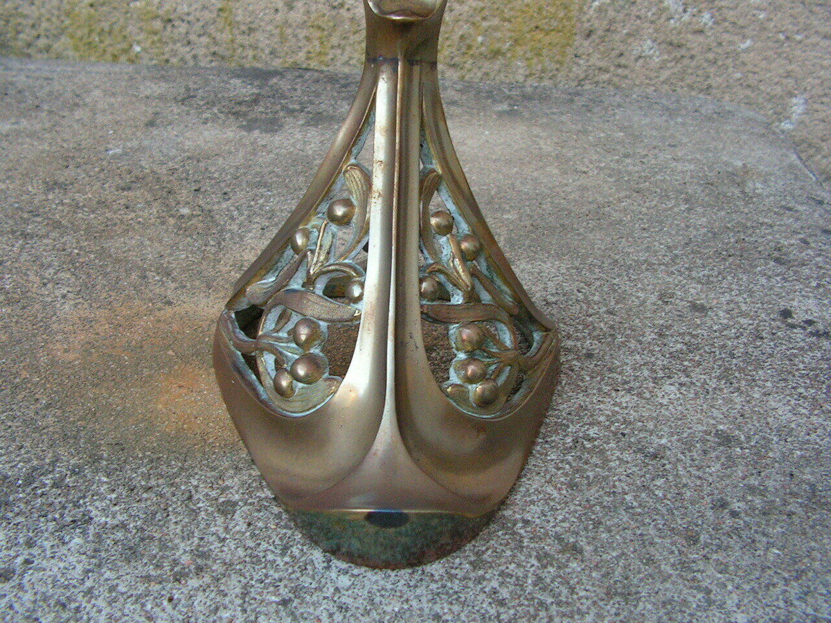ANCIENNE LAMPE A PETROLE ART NOUVEAU SIGNEE GEORGES LELEU