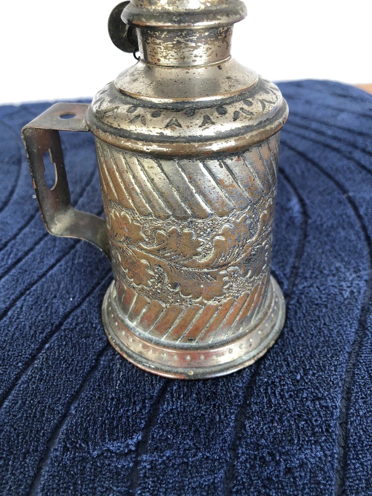 Ancienne lampe Pigeon, décor feuilles de chêne, plaque rapportée