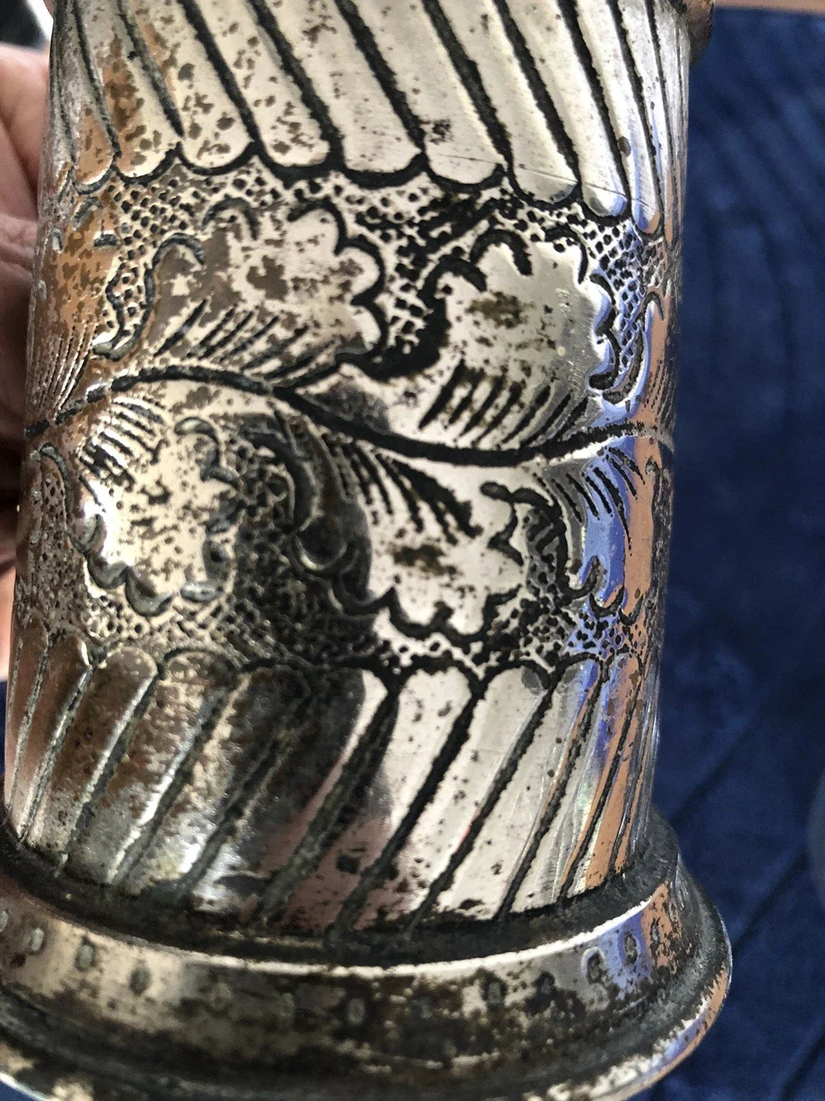 Ancienne lampe Pigeon, décor feuilles de chêne, plaque rapportée