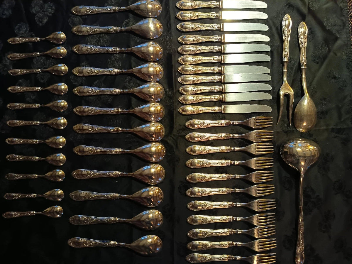 RARE ANCIEN SERVICE STYLE L.XV DE 49 COUVERTS EN ARGENT POINCON