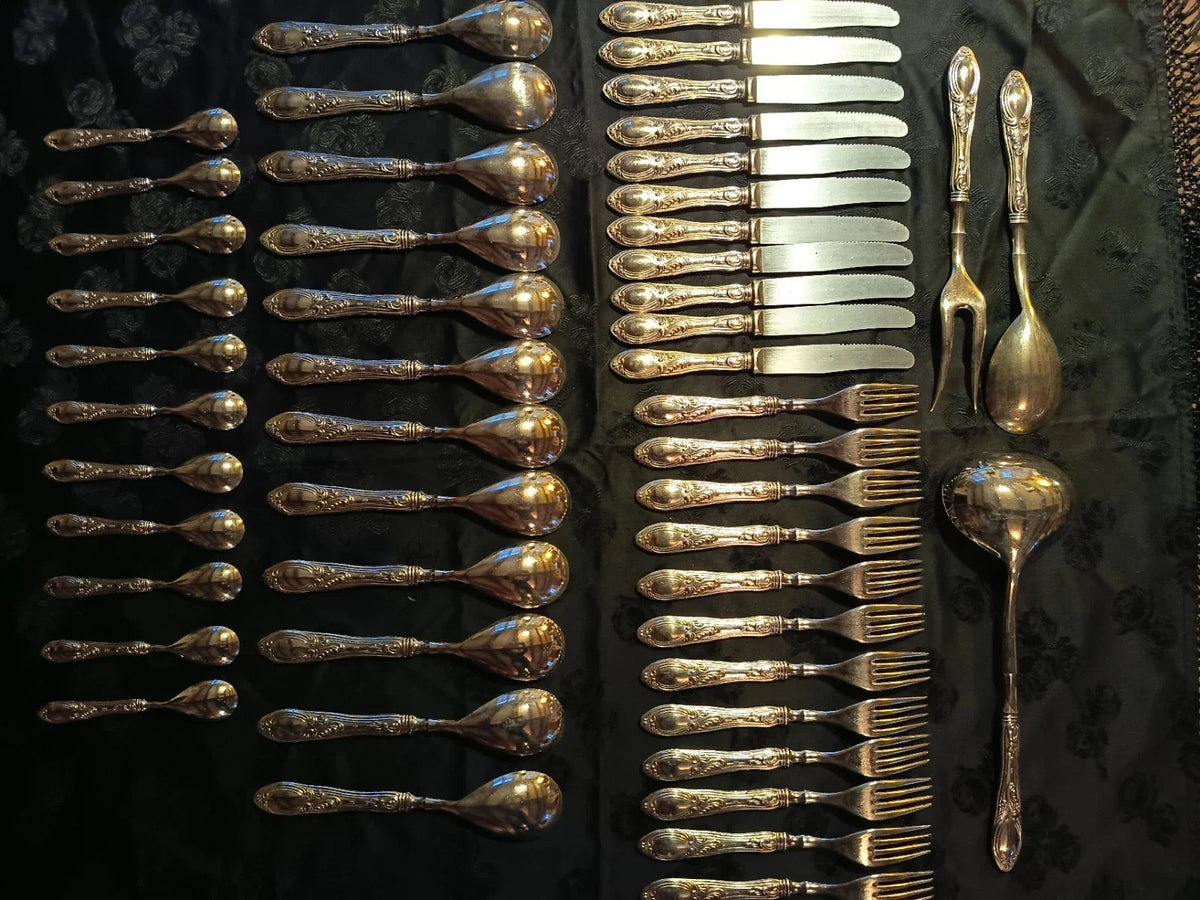 RARE ANCIEN SERVICE STYLE L.XV DE 49 COUVERTS EN ARGENT POINCON