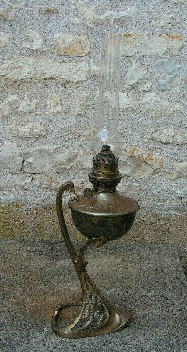 ANCIENNE LAMPE A PETROLE ART NOUVEAU SIGNEE GEORGES LELEU