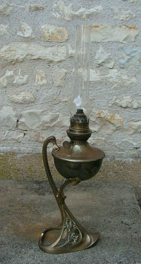 ANCIENNE LAMPE A PETROLE ART NOUVEAU SIGNEE GEORGES LELEU