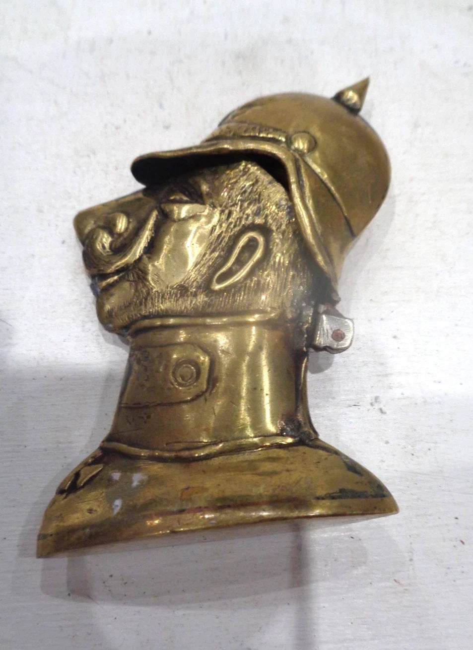 Artisanat de tranchée: Très rare briquet représentant le Kaiser en caricature