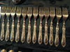 RARE ANCIEN SERVICE STYLE L.XV DE 49 COUVERTS EN ARGENT POINCON
