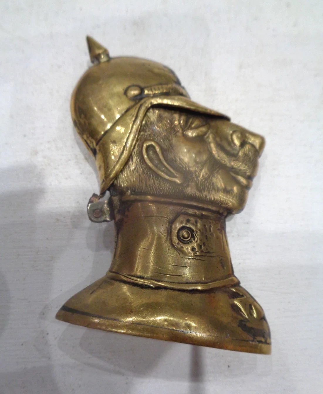 Artisanat de tranchée: Très rare briquet représentant le Kaiser en caricature