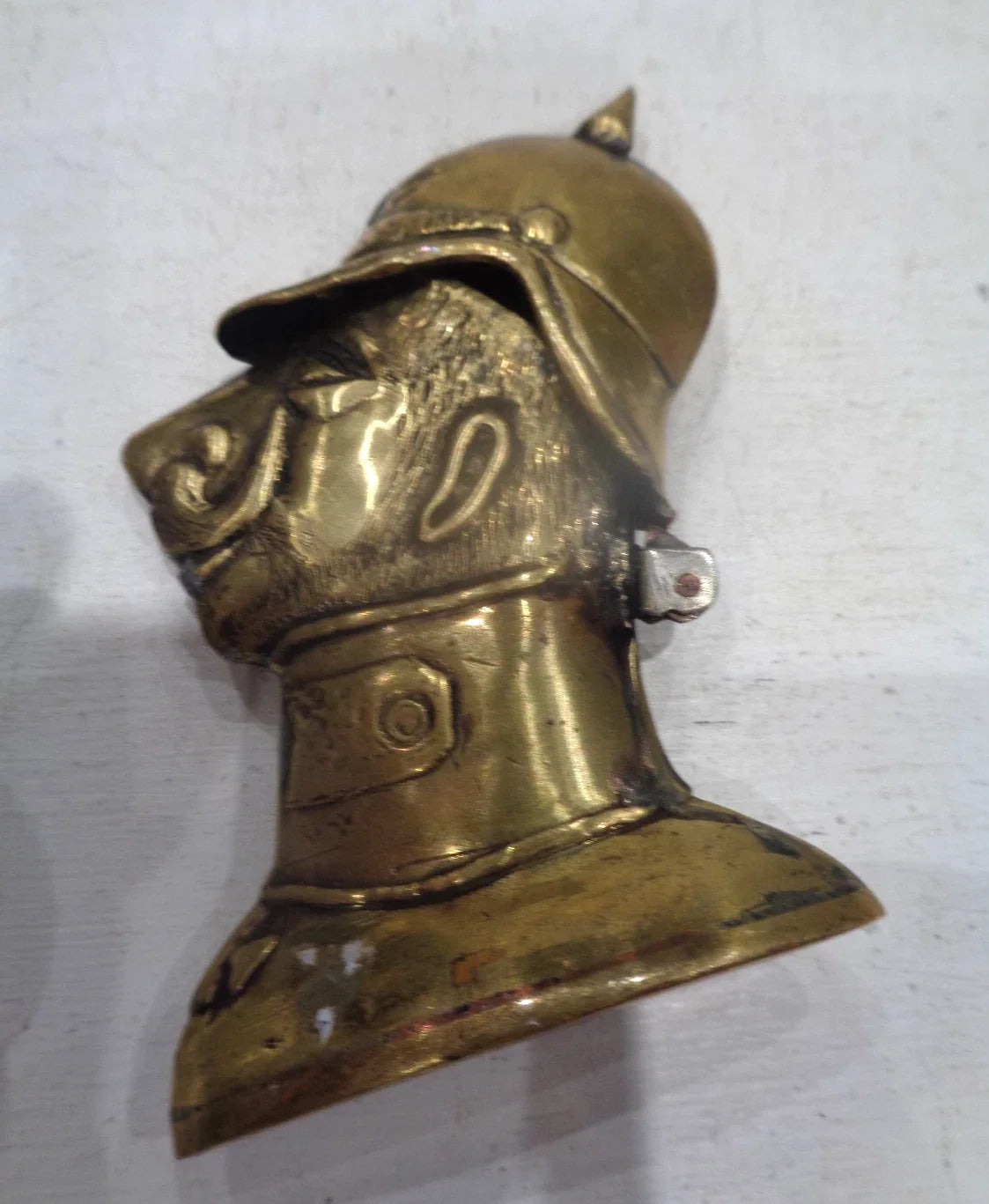 Artisanat de tranchée: Très rare briquet représentant le Kaiser en caricature