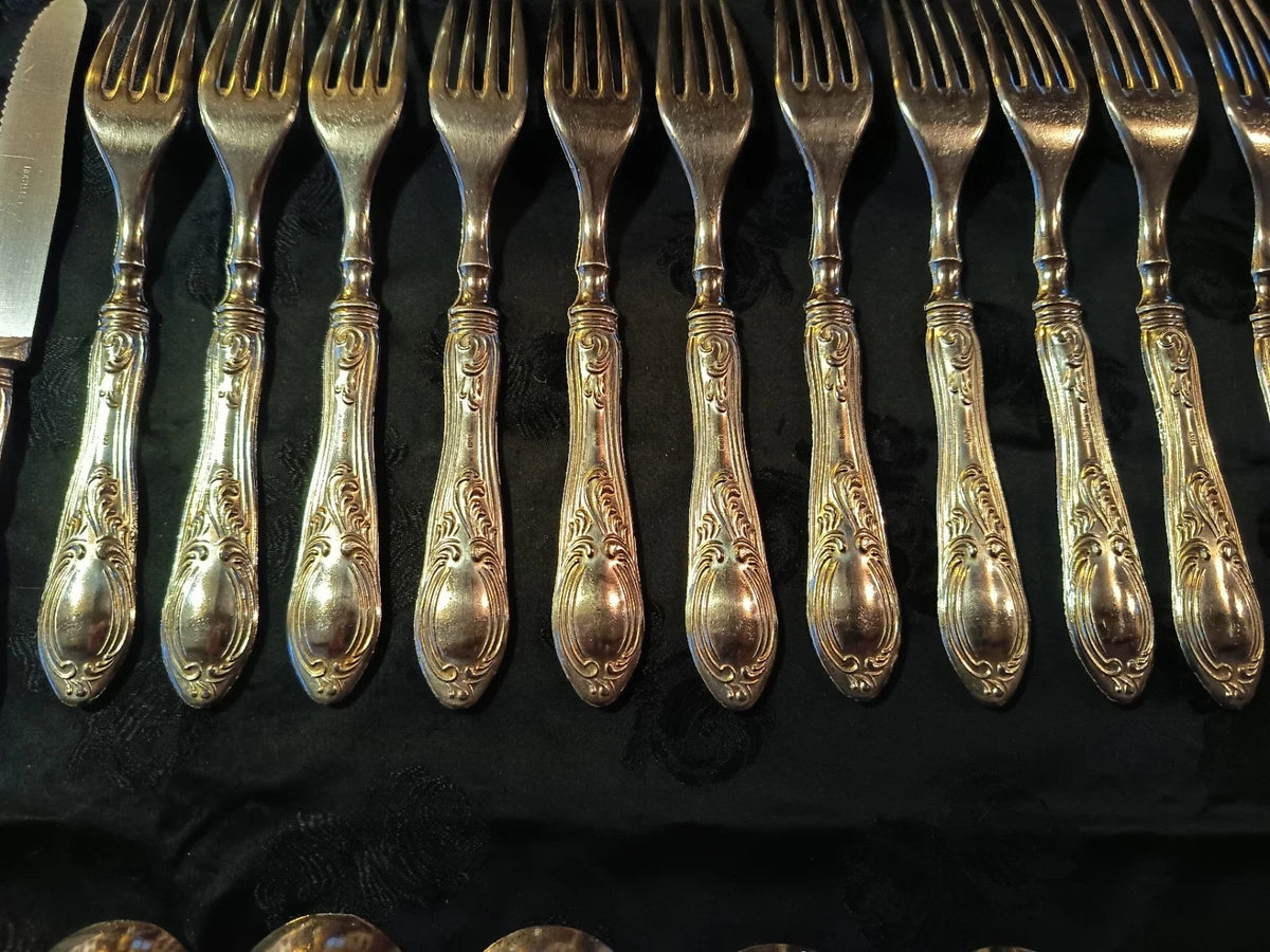 RARE ANCIEN SERVICE STYLE L.XV DE 49 COUVERTS EN ARGENT POINCON
