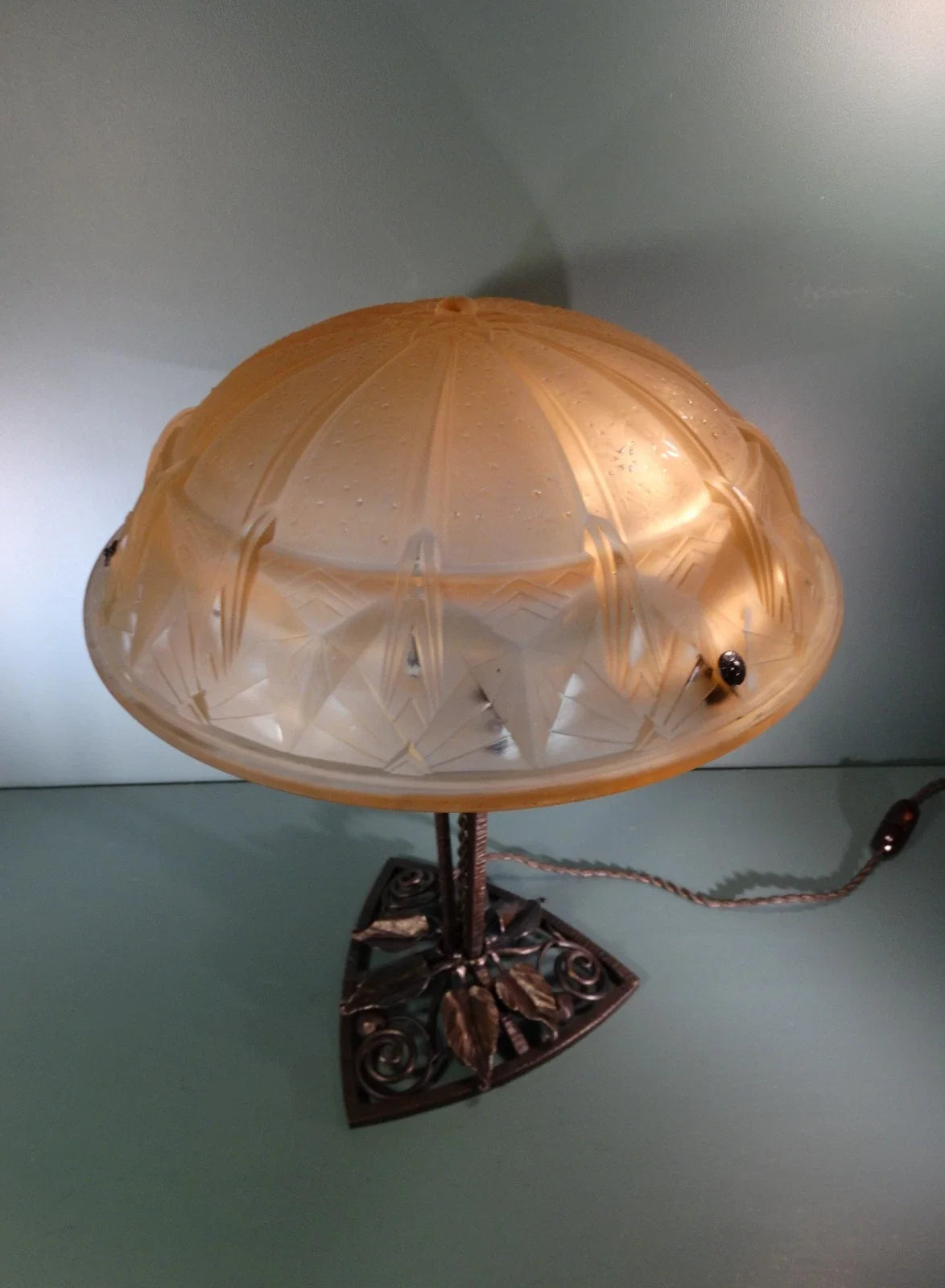 Grande lampe art déco pied fer forgé signé Muller frères Lunéville.