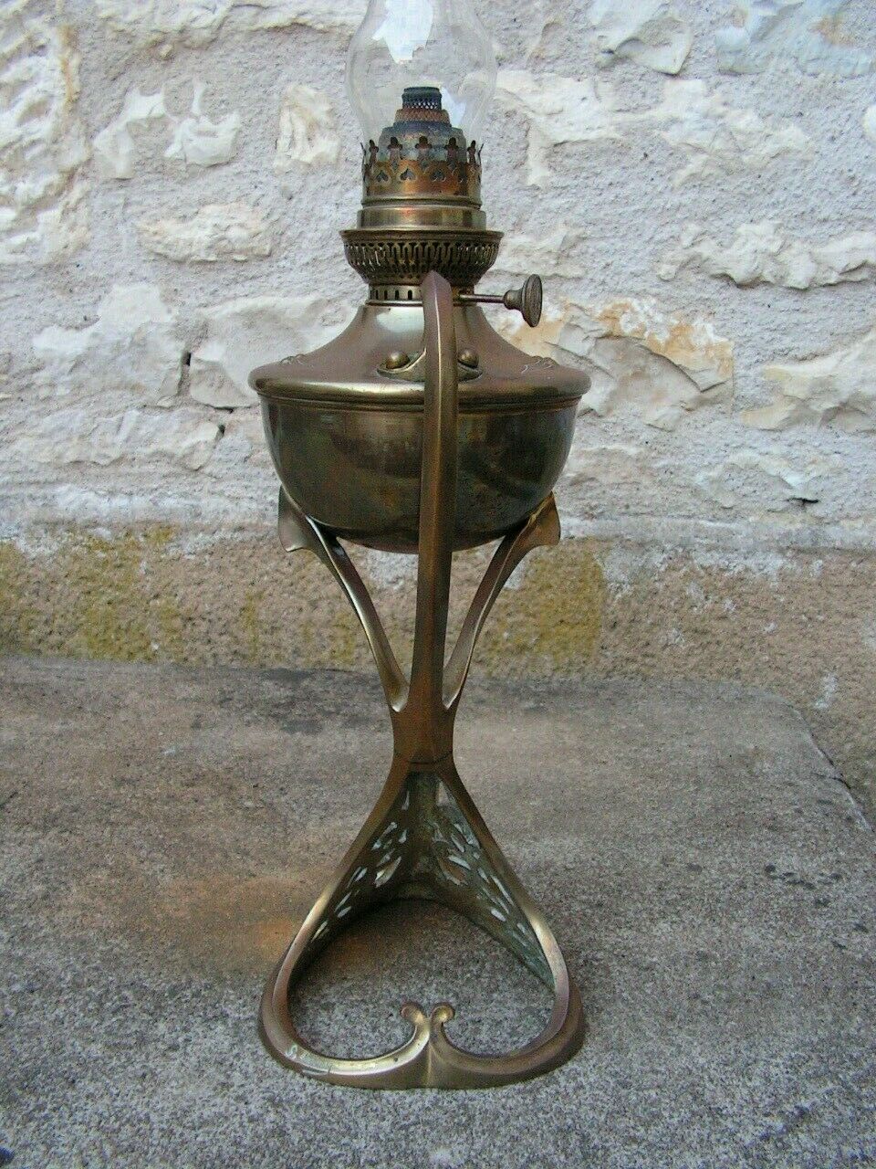 ANCIENNE LAMPE A PETROLE ART NOUVEAU SIGNEE GEORGES LELEU