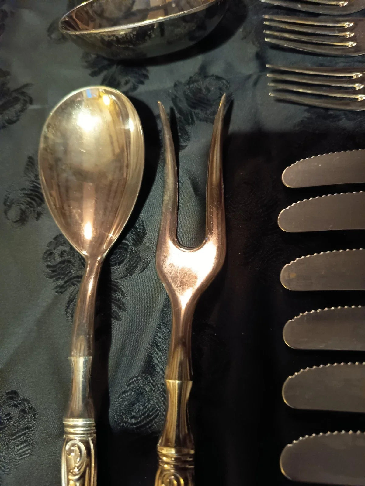 RARE ANCIEN SERVICE STYLE L.XV DE 49 COUVERTS EN ARGENT POINCON