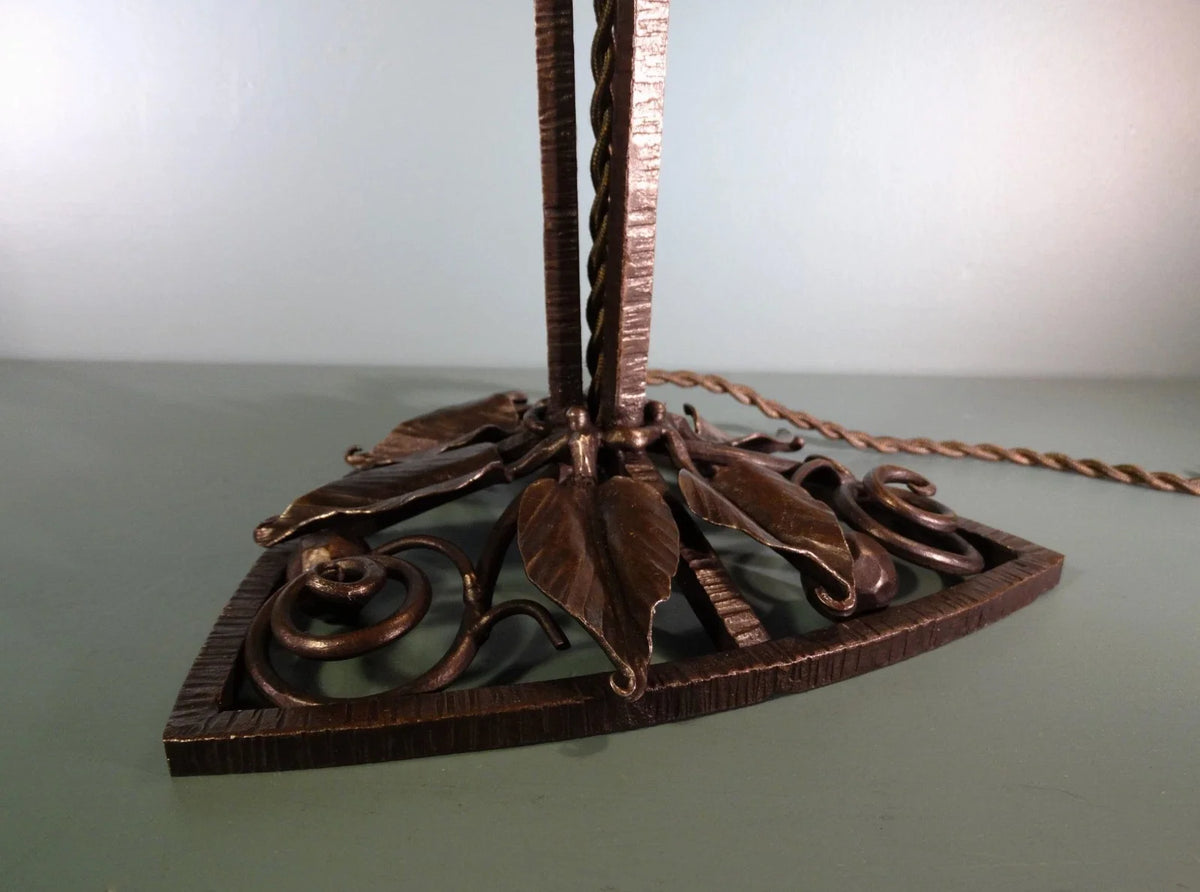 Grande lampe art déco pied fer forgé signé Muller frères Lunéville.