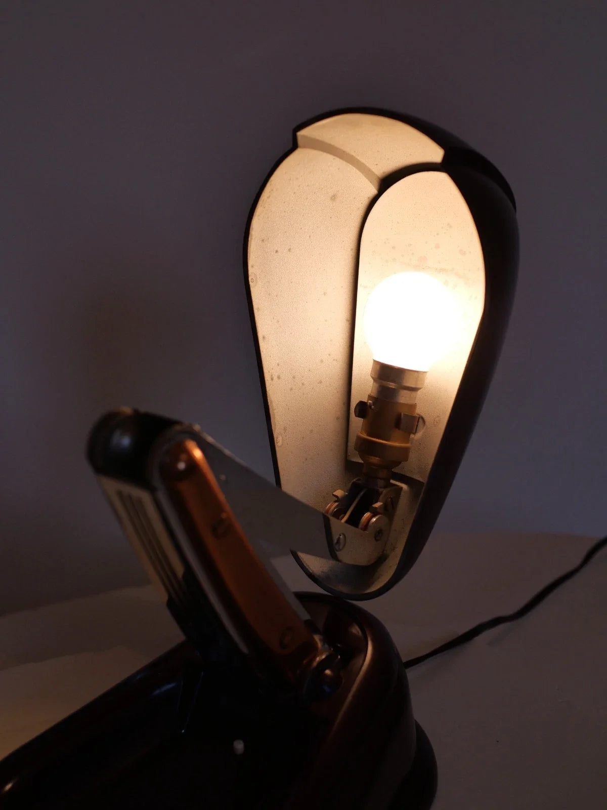Lampe JUMO "Bolide" en bakélite – Made in France 1945–1950